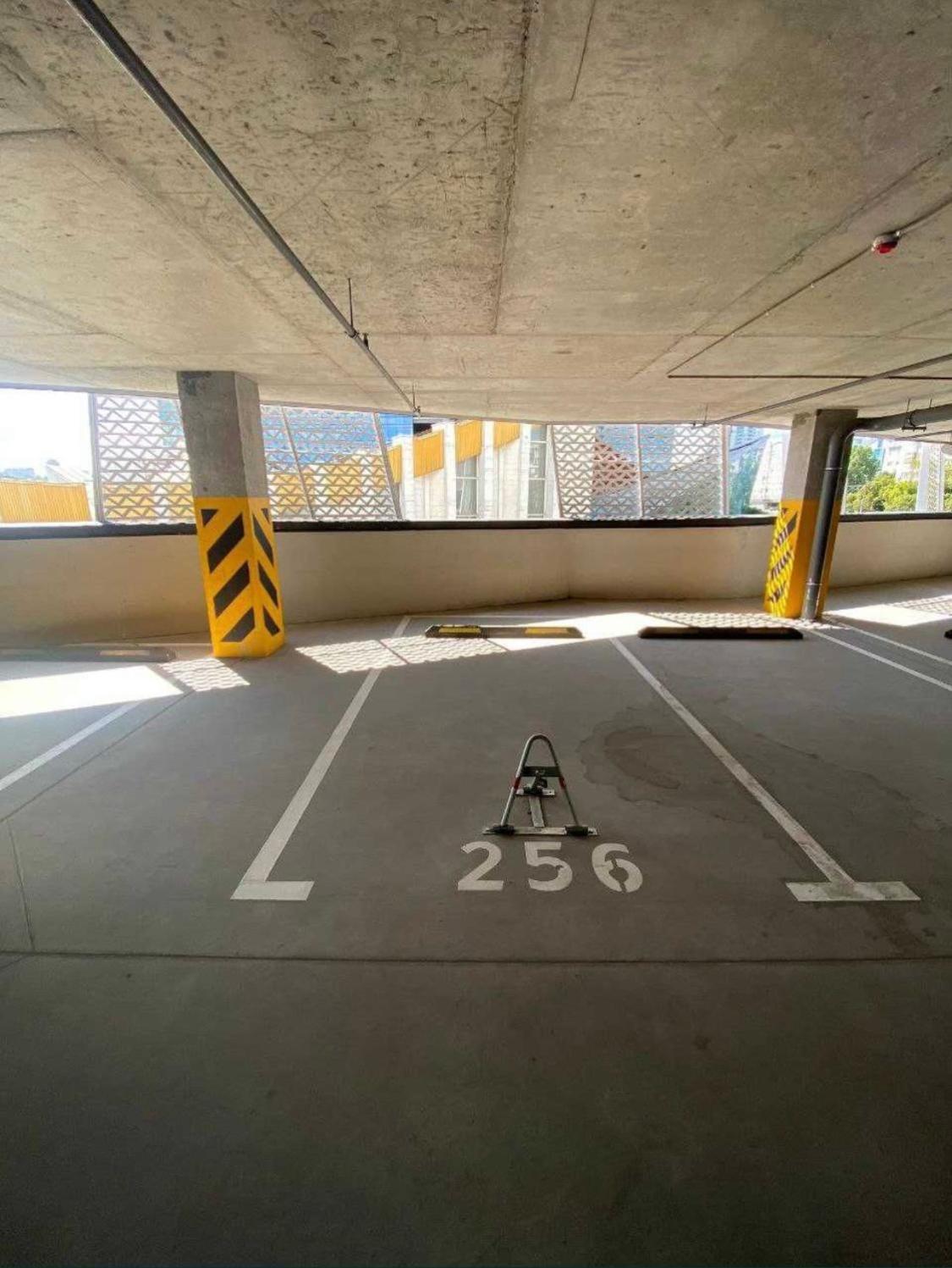 New Apart Lesi Ukrainky Blvd And Olimpiyska And Kreshchatyk And Manhattan City With Parking Kiev Buitenkant foto